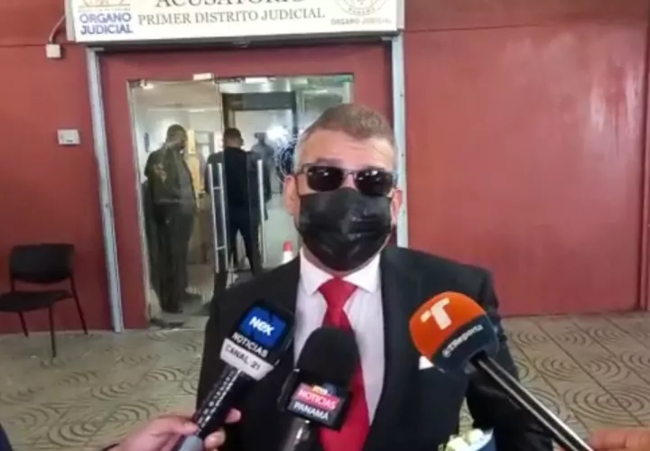 El abogado Sidney Sittón forma parte del equipo de defensa del expresidente Ricardo Martinelli. 