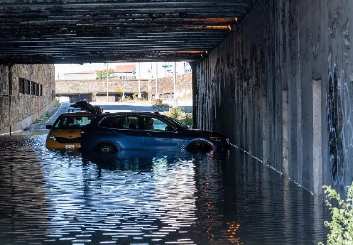 Las lluvias récord caídas en la Gran Manzana se hacían notar aún hoy en el sistema de transporte de la ciudad. Foto:EFE