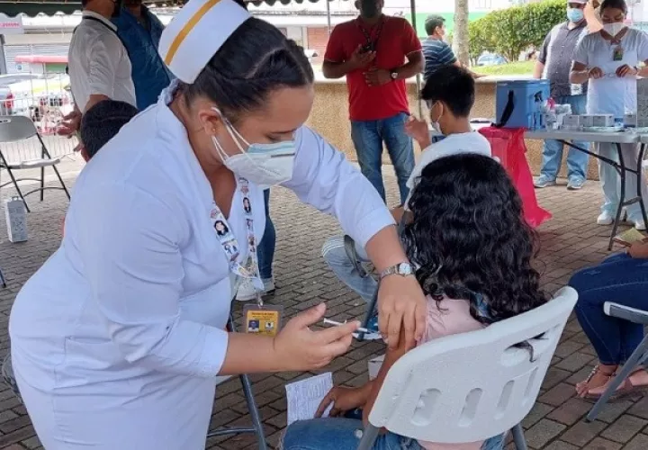 Un total de 8,363 dosis de la vacuna de Pfizer fueron aplicadas en la jornada de vacunación de ayer para personas desde los 12 años del circuito 4-1. Foto: Cortesía Minsa
