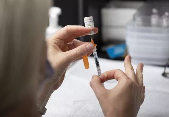 La vacuna de Moderna es la más efectiva para evitar la hospitalización por la covid-19. EFE