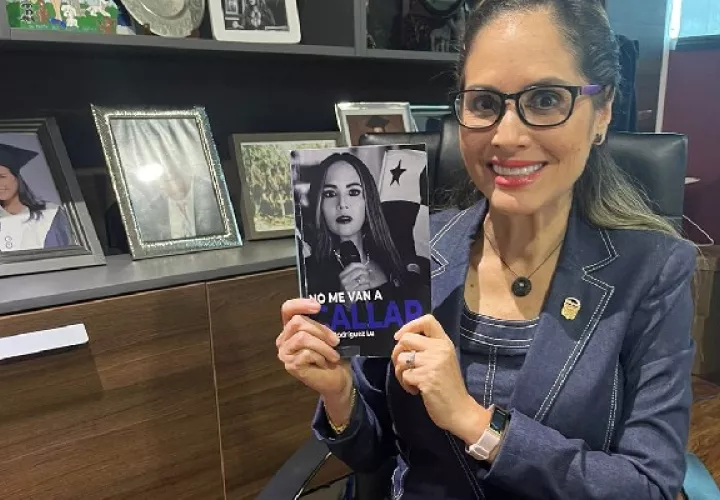 La diputada Zulay Rodríguez presenta su libro 'No me van a Callar". Foto: Cortesía