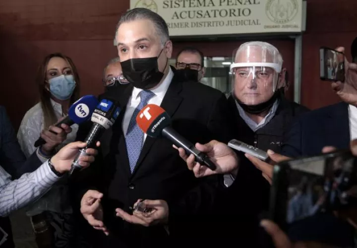 El abogado Alfredo Valarino Alemán debe continuar en el día de hoy con el contrainterrogatorio a Mitchel Doens. Víctor Aosemena
