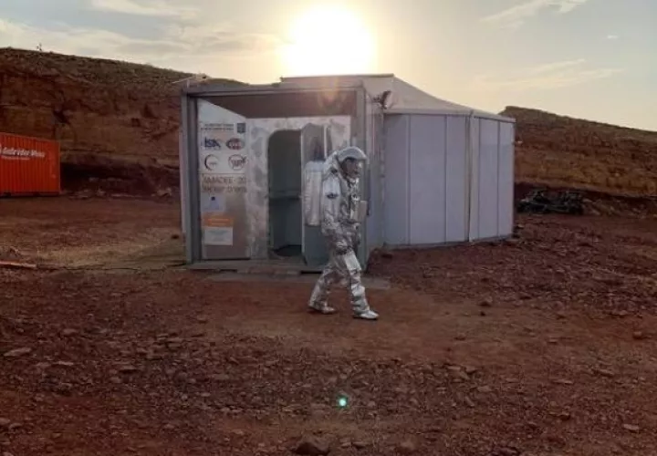 Los astronautas llevaron a cabo todo tipo de experimentos como parte de un programa para optimizar los preparativos para un eventual viaje a Marte. EFE