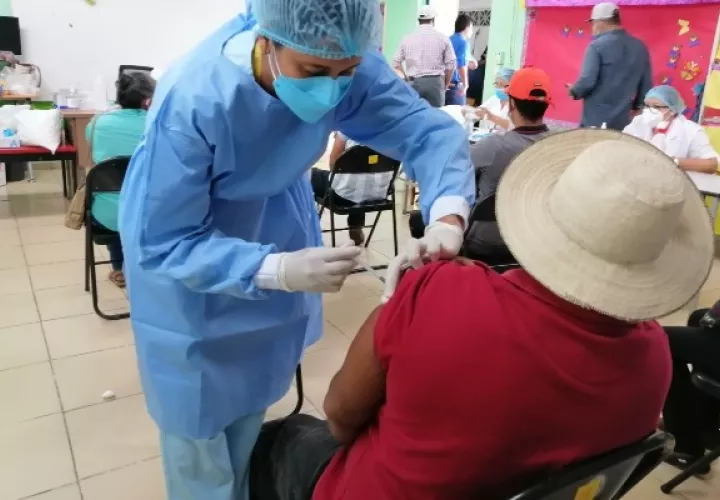 Aún se mantienen campañas de vacunación para quienes no estén inmunizados. Foto: Thays Domínguez