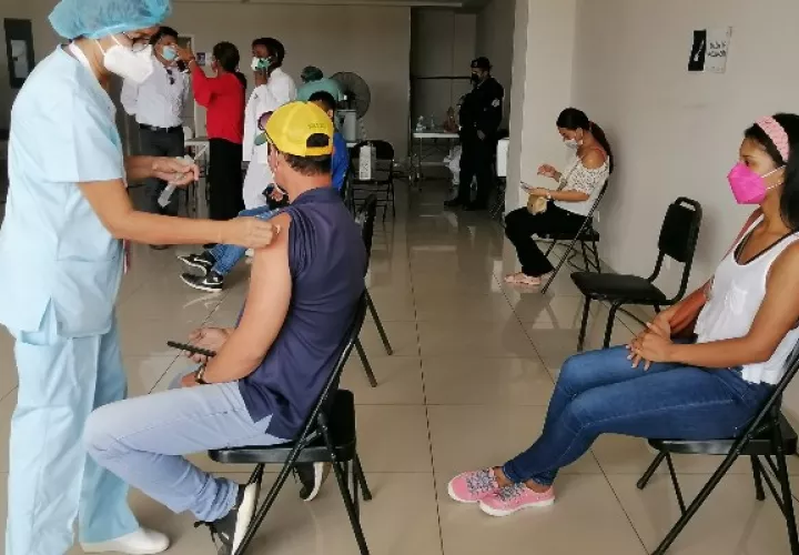 Gracias a la vacunación han bajado los casos y hay muy pocos hospitalizados. Foto: Thays Domínguez
