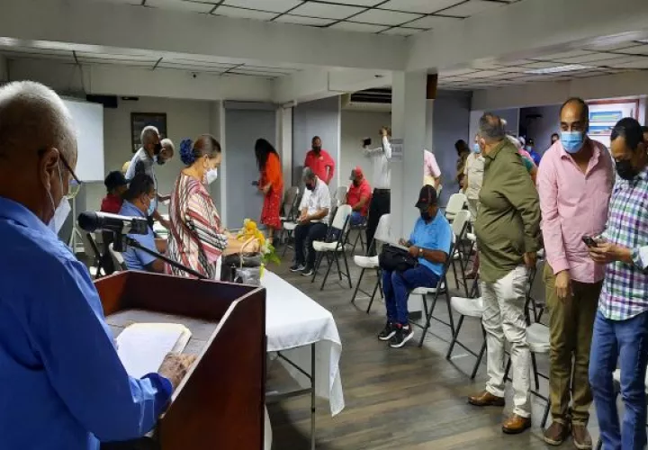 Los miembros de la Cámara Nacional de Transporte se reunieron en la terminal de Santiago. Foto: Melquiades Vásquez