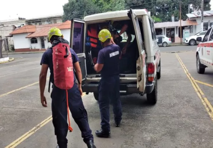 El joven fue trasladado en una ambulancia de los bomberos al cuarto de urgencias del hospital Rafael Hernández, en David. Foto: José Vásquez