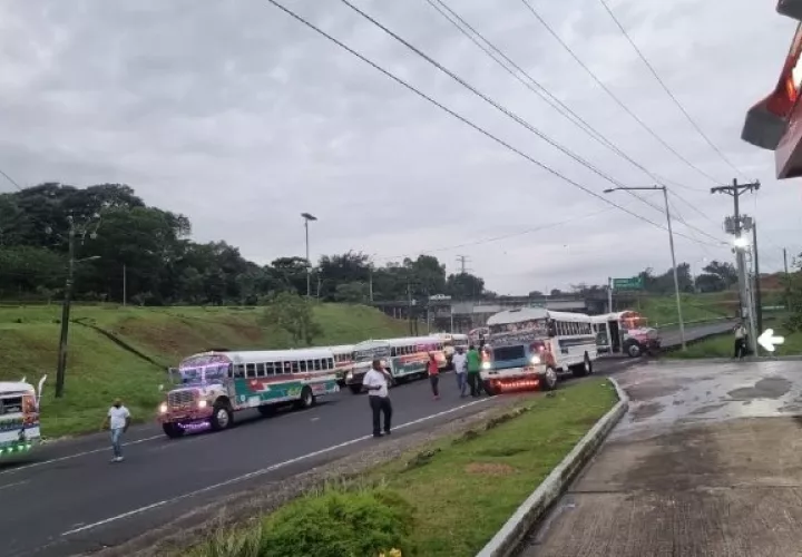 El cierre afecta también el tránsito por la autopista Panamá Colón, una de las principales vías de acceso a la ciudad de Colón. Foto: Diomedes Sánchez