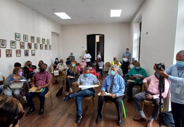 Consideran que el problema radica en la contradicción entre el actual contralor y las autoridades gubernamentales, una situación que está "pagando el pueblo colonense". Foto/Diomedes Sánchez