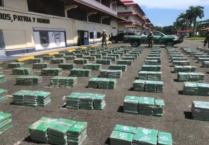 En lo que va del año, el Servicio Nacional Aeronaval ha desarrollado 108 operaciones, dando como resultado el decomiso total de 58,532 paquetes de sustancias ilícitas. Foto: Diomedes Sánchez