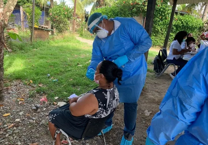 Personal de salud aplicó 7,733 pruebas nuevas de contagio en las últimas 24 horas. Foto: Cortesía Minsa