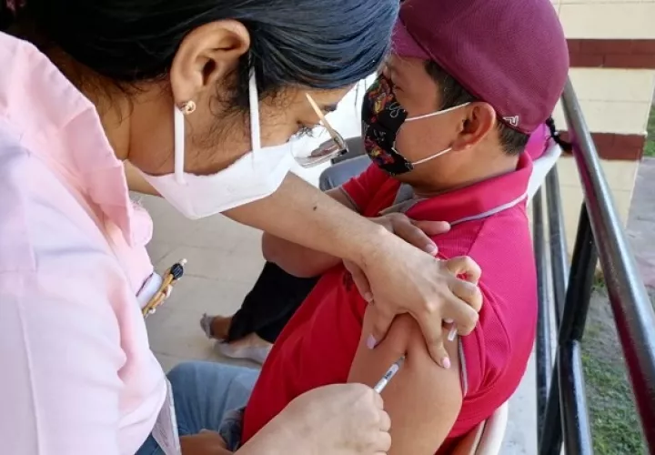 Hasta hoy, en Panamá se han aplicado 5,769,734 dosis de vacunas contra la covid-19 tanto de Pfizer como de AstraZeneca. Foto: Cortesía Minsa