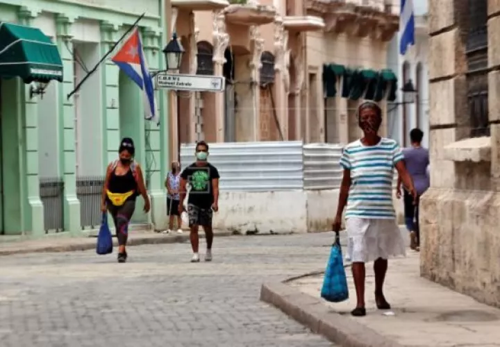 Cuba tiene en este momento una tasa de incidencia de 878.5 casos confirmados por 100,000 habitantes. Foto: EFE