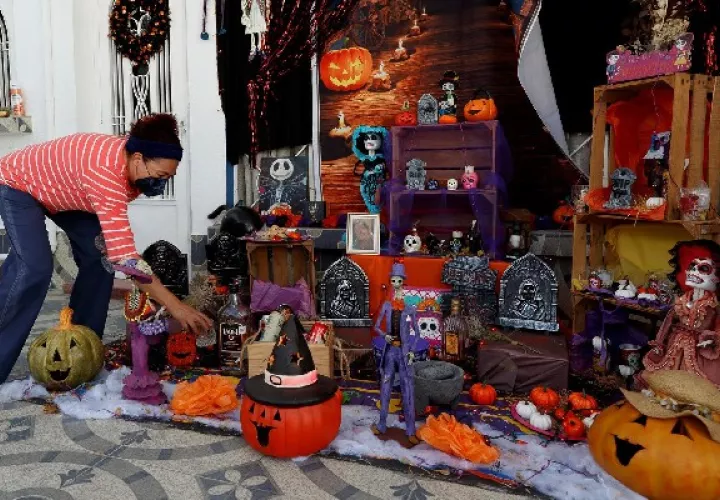 Los muertos, los dioses, el perro y la catrina, los personajes del Día de Muerto en México. Foto: EFE