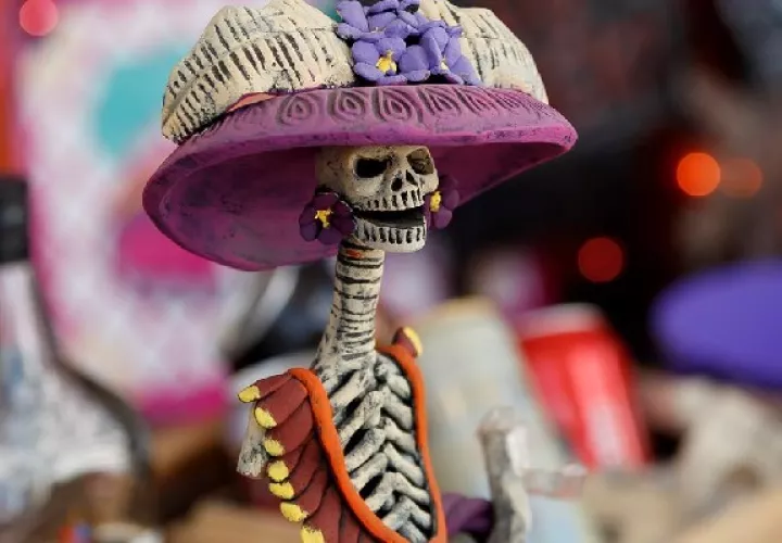 Los muertos, los dioses, el perro y la catrina, los personajes del Día de Muerto en México. Foto: EFE