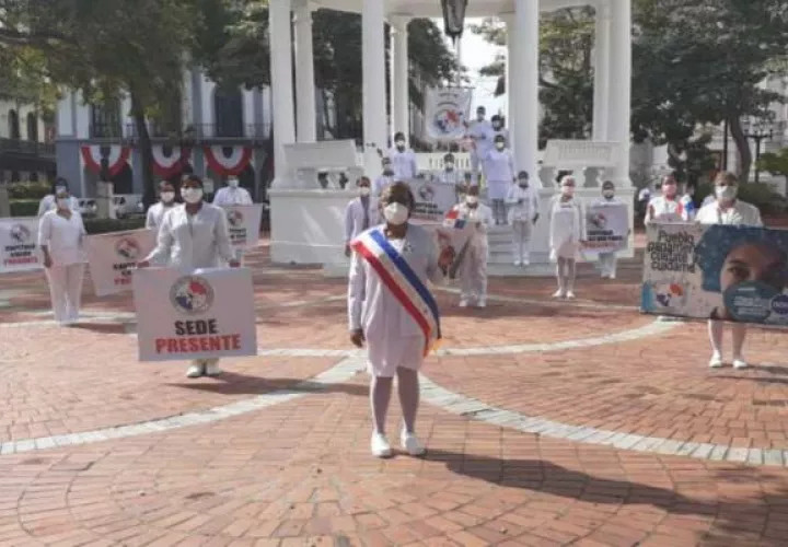 El mandatario se comprometió con la Asociación Nacional de Enfermeras de Panamá (Anep) a instalar una mesa de diálogo, donde se aborden diversos temas. Foto: Grupo Epasa
