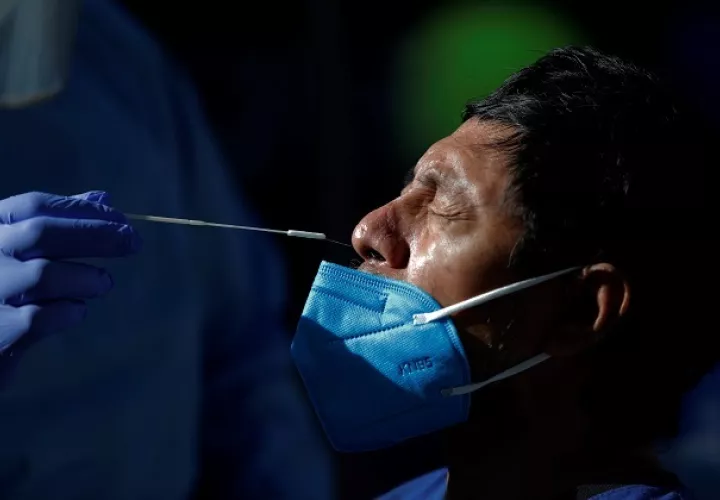 Según el informe epidemiológico de este jueves, Panamá ha realizado 4,015,447 pruebas para detectar la covid-19. Foto: EFE