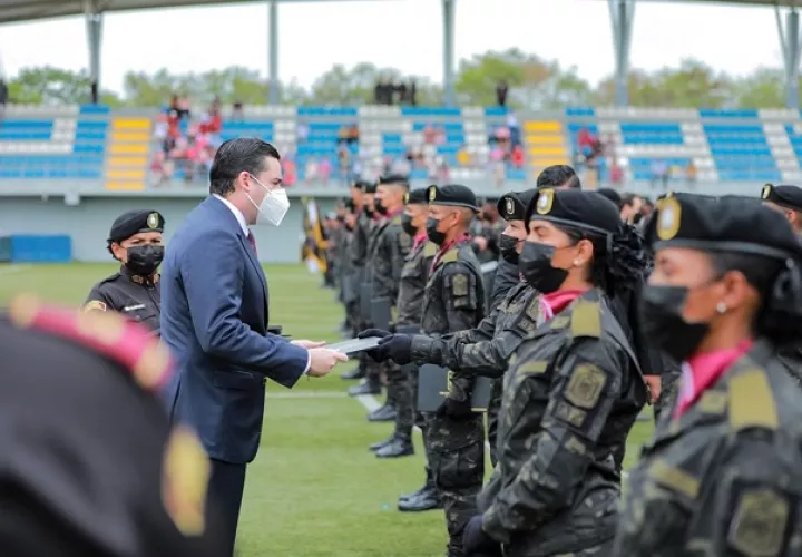 El vicepresidente José Gabriel Carrizo participó en la graduación de los 82 nuevos miembros del SPI. Foto: Cortesía Presidencia