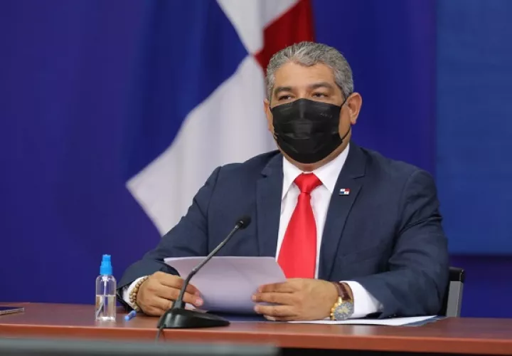 El Ministro Luis Francisco Sucre reiteró que las vacunas son seguras. Foto: Cortesía Minsa