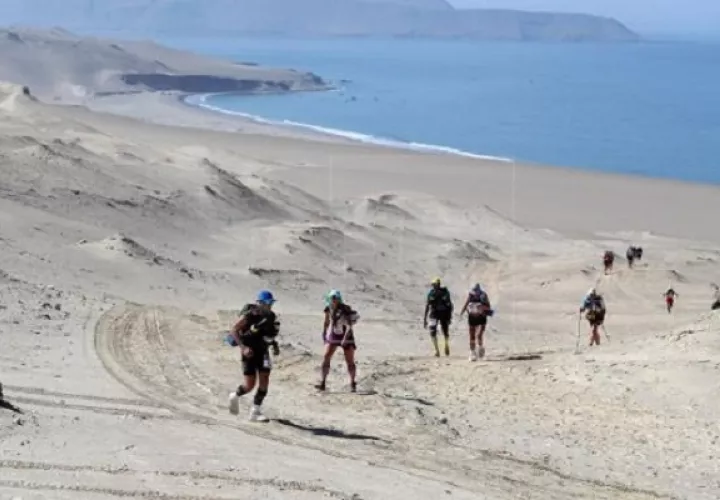 Los organizadores de la carrera comunicaron que se rendirá homenaje al participante fallecido. Foto: EFE