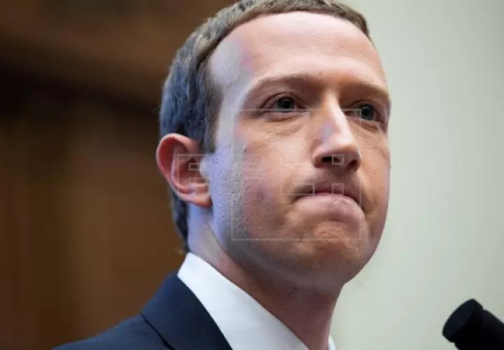  Bloomberg calcula que el creador de Facebook,  Mark Zuckerberg, acumula ahora 121,000 millones de dólares, por lo que sería el quinto más rico del planeta. Foto. EFE