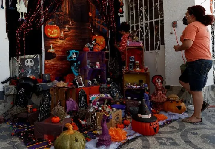 Los muertos, los dioses, el perro y la catrina, los personajes del Día de Muerto en México. Foto: EFE