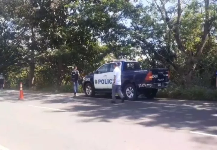 La Policía Nacional acordonó el área para que el Ministerio Público realizara el levantamiento de los cuerpos. Foto: Eric Montenegro