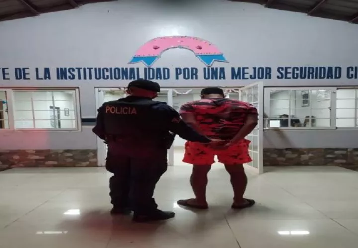 El presunto indiciado fue trasladado a la sede policial en Arraiján y luego puesto a disposición del Ministerio Público. Foto: Eric Montenegro