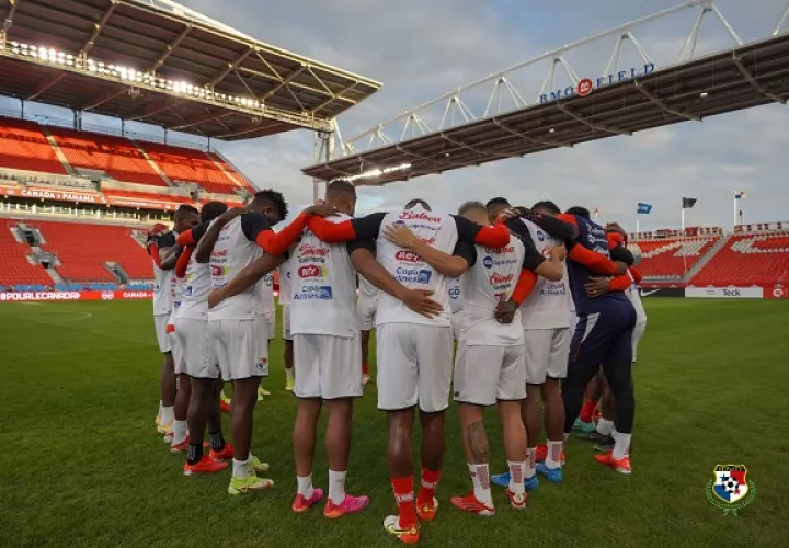 Jugadores de Panamá antes de los entrenamientos en Toronto. Foto:Fepafut