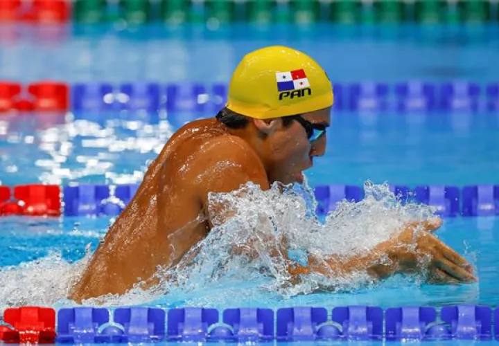 Bernhard Tyler Christianson de Panamá compite en los 200m braza masculino de natación por los Juegos Olímpicos 2020. Foto: EFE