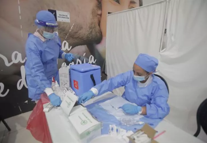  Se han administrado en el planeta más de 6,360 millones de dosis de vacunas contra la covid-19. Foto: EFE