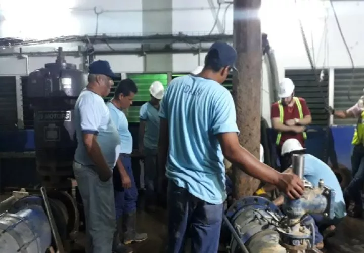 Este domingo se realizarán los trabajos en la planta potabilizadora Rufina Alfaro. Foto: Archivo