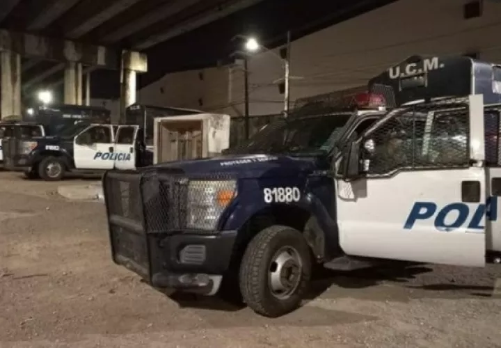 En horas de la madrugada de este jueves, la Policía Nacional, con su equipo anti-motines se ubicaron en el área de los Cuatro Altos, para atender cualquier situación que se presente. Foto: Diomedes Sánchez