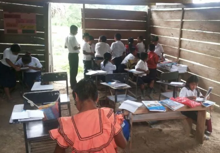Los educadores trabajan en áreas de difícil acceso del país. Foto: Archivo