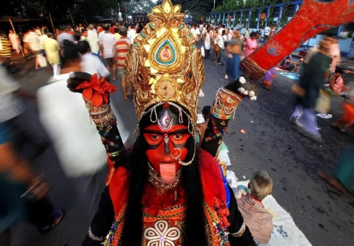 El ritual 'Tarpan' en Calcuta (India). EFE