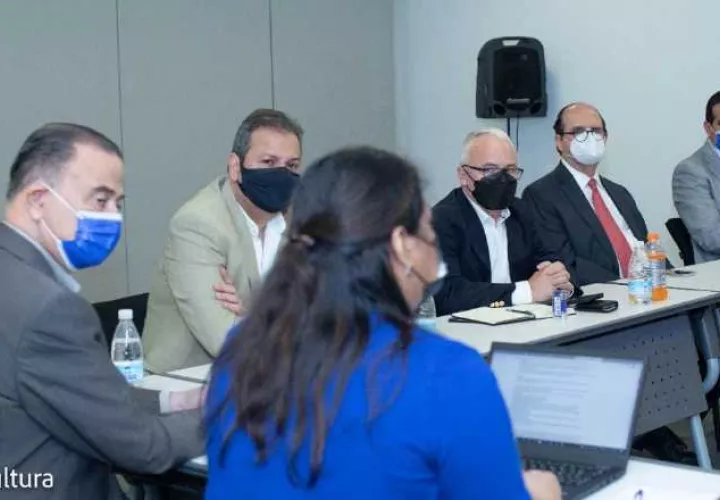 Directivos de la APR y la SPAC establecen diálogo. Foto: Mi Cultura