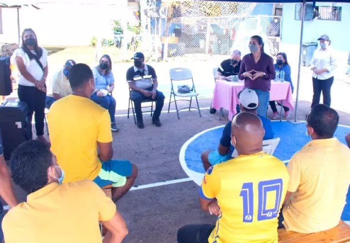 Reos contribuyen con la reforestación en la región de Coclé y Azuero. Foto: Cortesía Mingob