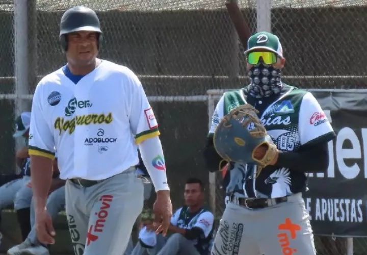 Rubén Rivera, de 47 años,  volvió a vestir este año los colores de los "Vaqueros" de Panamá Oeste. Foto Cortesía: Fedebeis