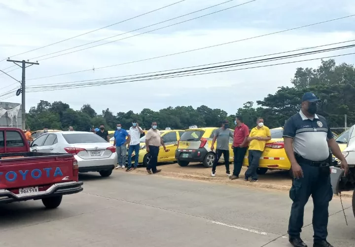 Según los transportistas, no aguantan los altos precios del combustible. Foto: Thays Domínguez