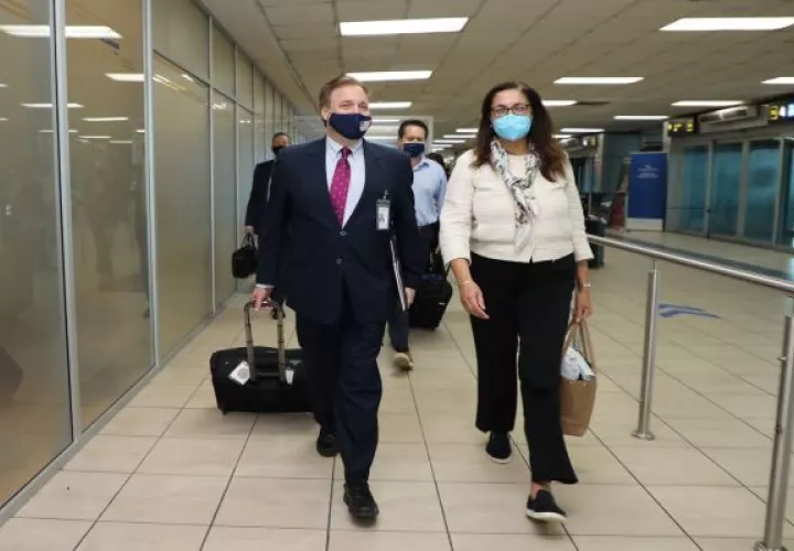 Uzra Zeya, subsecretaria de Estado de Seguridad Civil, Democracia y Derechos Humanos de Estados Unidos, está en Panamá. Foto: Cortesía Embajada de EE.UU.