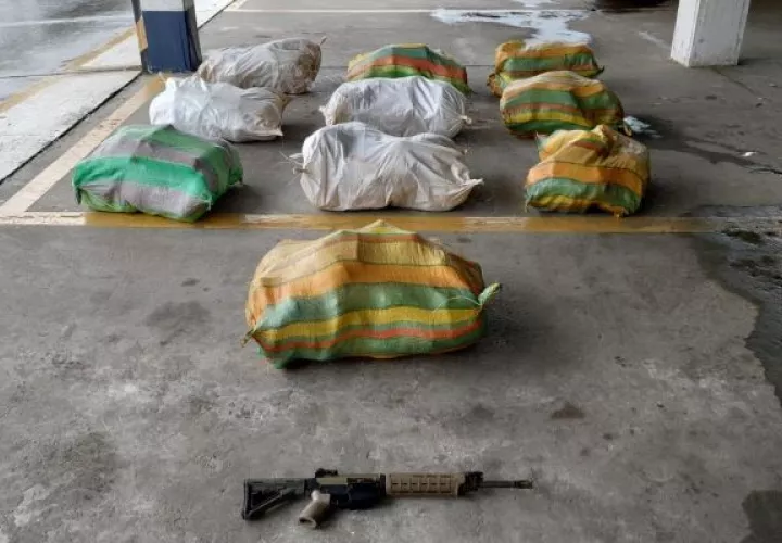 Las autoridades precisaron que aún falta por determinar la cantidad exacta de droga incautada. Foto: Proteger y Servir