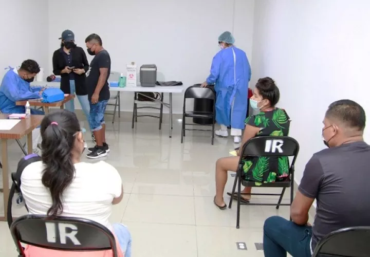 Hasta el corte de ayer, a las 2:00 p.m., se colocaron en San Miguelito 670 dosis de la vacuna de Pfizer. Foto: Cortesía Minsa