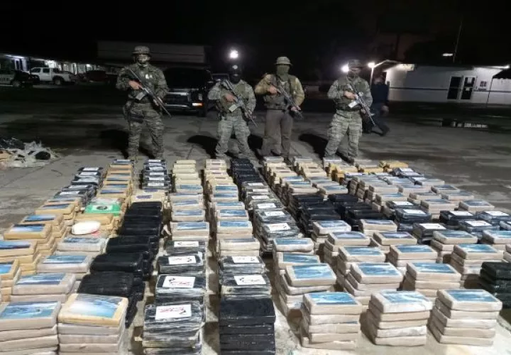 Los 817 paquetes de la droga incautada fueron trasladados a la ciudad de Santiago a la sede principal de la Policía Nacional. Foto: Melquiades Vásquez
