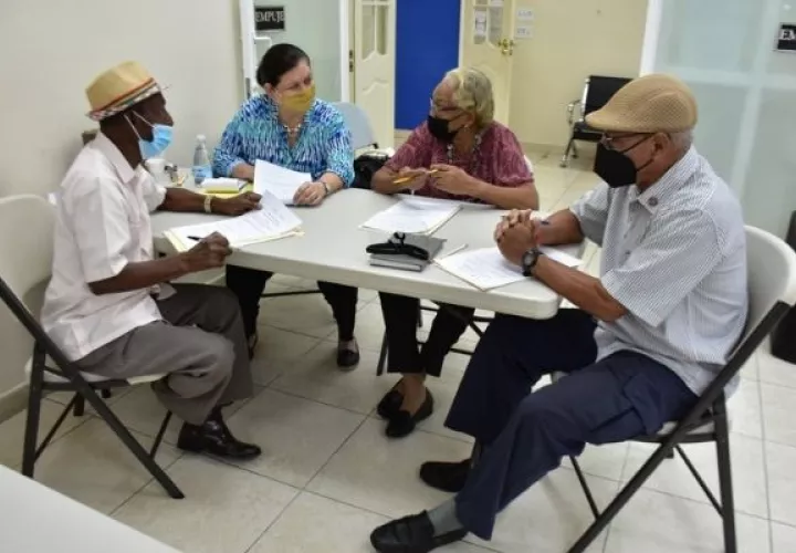 Los adultos mayores recibirán atención psicológica, terapia ocupacional y fisioterapias. Foto: Cortesía