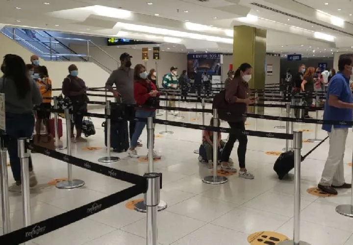 Desde el jueves 4  de noviembre la principal terminal aérea de Panamá ha recibido entre 4,004 a 7,000 mil pasajeros de retorno. Foto: Cortesía