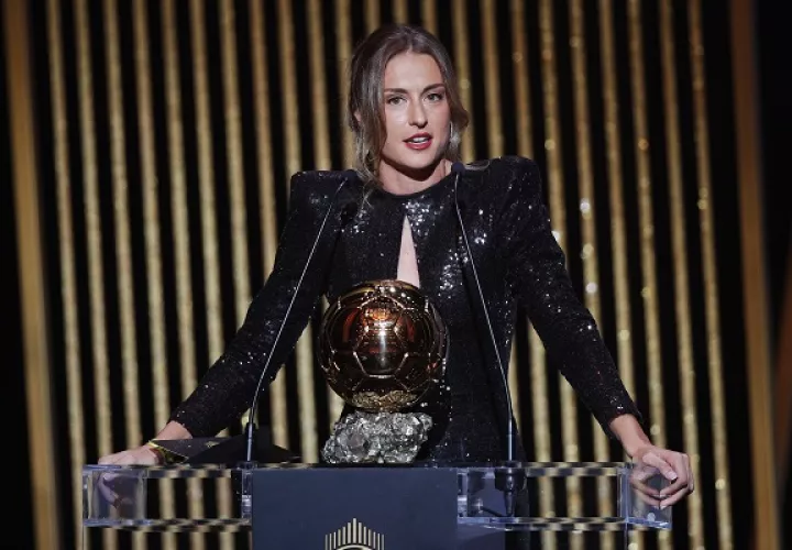 Alexia Putellas ganadora del Balon de Oro femenino. Foto:EFE