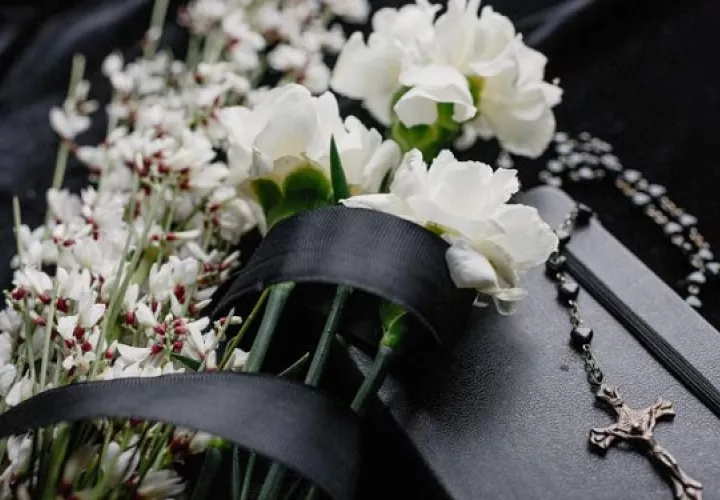 Las flores son una bonita forma de expresar condolencias. Foto: Ilustrativa / Freepik