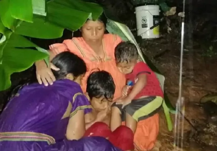 Luego de los hechos del viernes de la semana pasada, varias familias han quedado sin techo y permanecen a la intemperie, incluyendo mujeres, niños y adultos mayores. Foto: Cortesía 