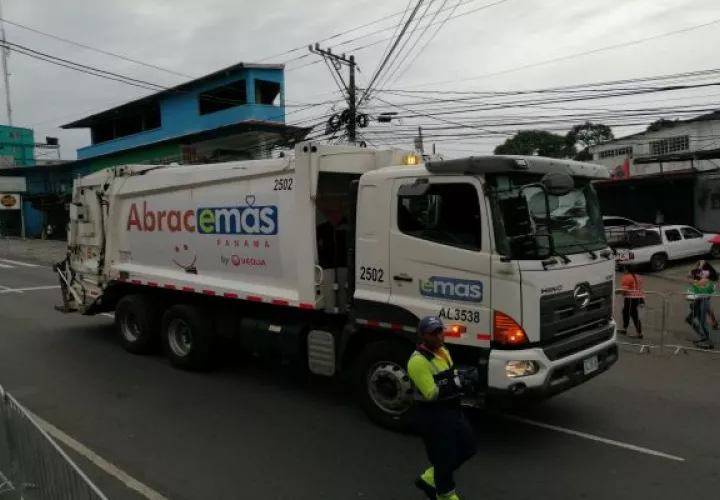 Antes de intentar aumentar el costo por el servicio, dijo Pérez, la Empresa Metropolitana de Aseo invirtió en la compra de más equipo, a fin de optimizar el servicio. Foto: Eric Montenegro