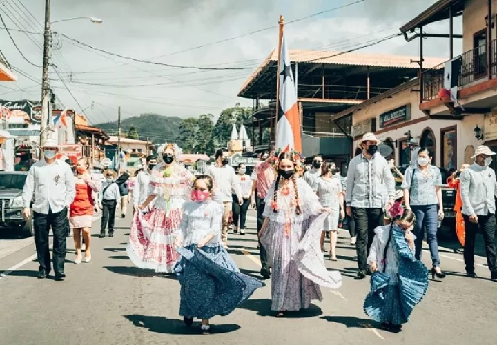 El Minsa explicó que se solicitó permiso para la realización de un paseo folclórico en área controlada, pero el evento terminó convirtiéndose en un desfile. Foto: Redes Sociales